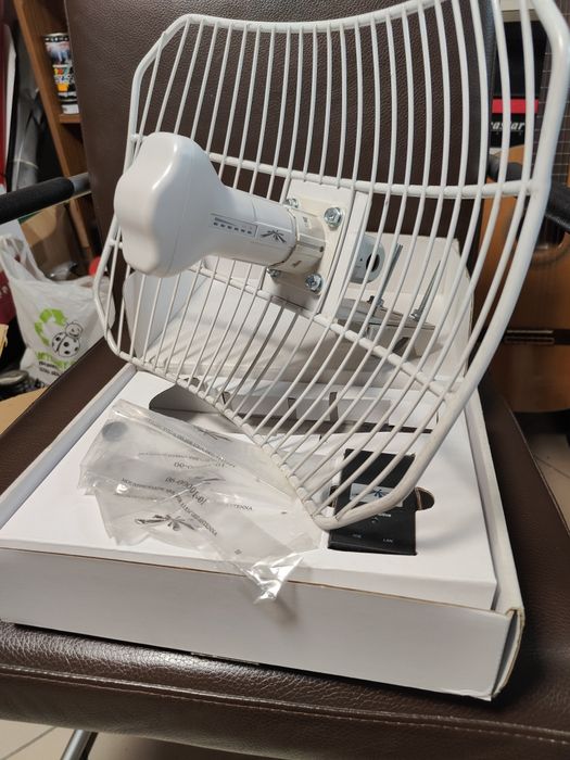 Ubiquiti AirGrid M5 HiPower Antena