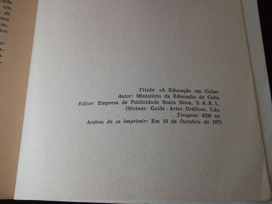 Livro A educação em Cuba Seara Nova 1975
