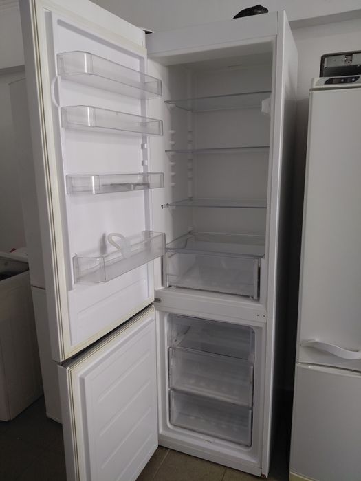 Холодильник Indesit