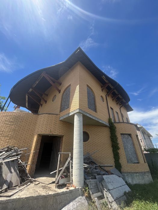 Двухэтажный дом в Санжейке