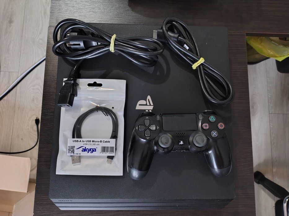 Sony PlayStation 4 Pro 1TB CUH-7116B + dualshock v2