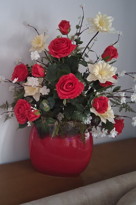 Arranjo de flores artificiais