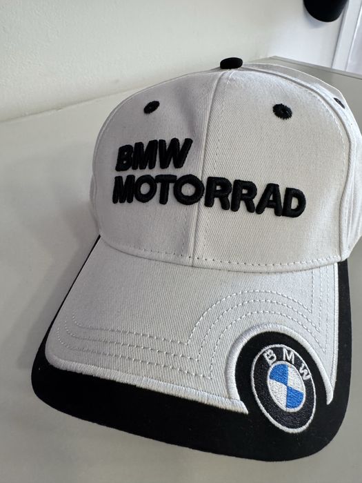 BMW bóne branco bordado. Lindo