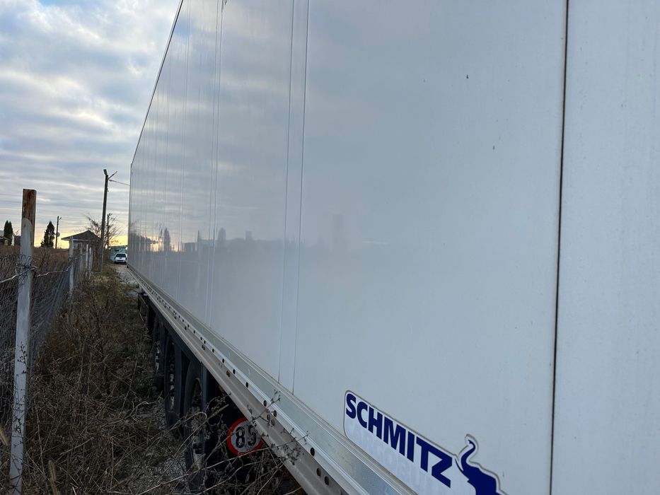 Напівпричіп цільометалевий фургон Schmitz SKI 24 2013рік