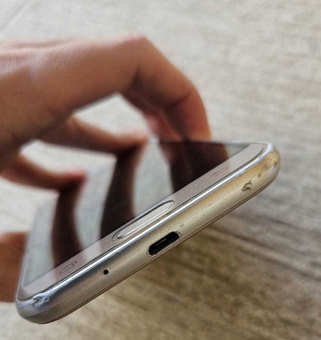 Samsung J3 + carregador