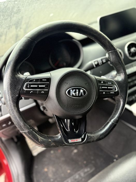 Kia Stinger 3.3 бенз 80к пробег