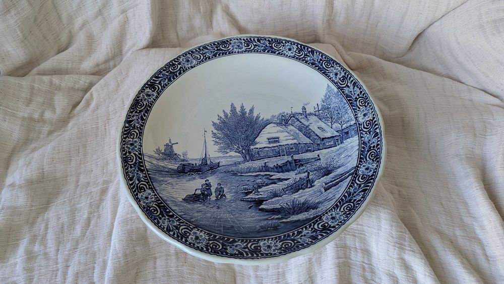 Prato decorativo Delft Blue Boch – paisagem holandesa 39 cm