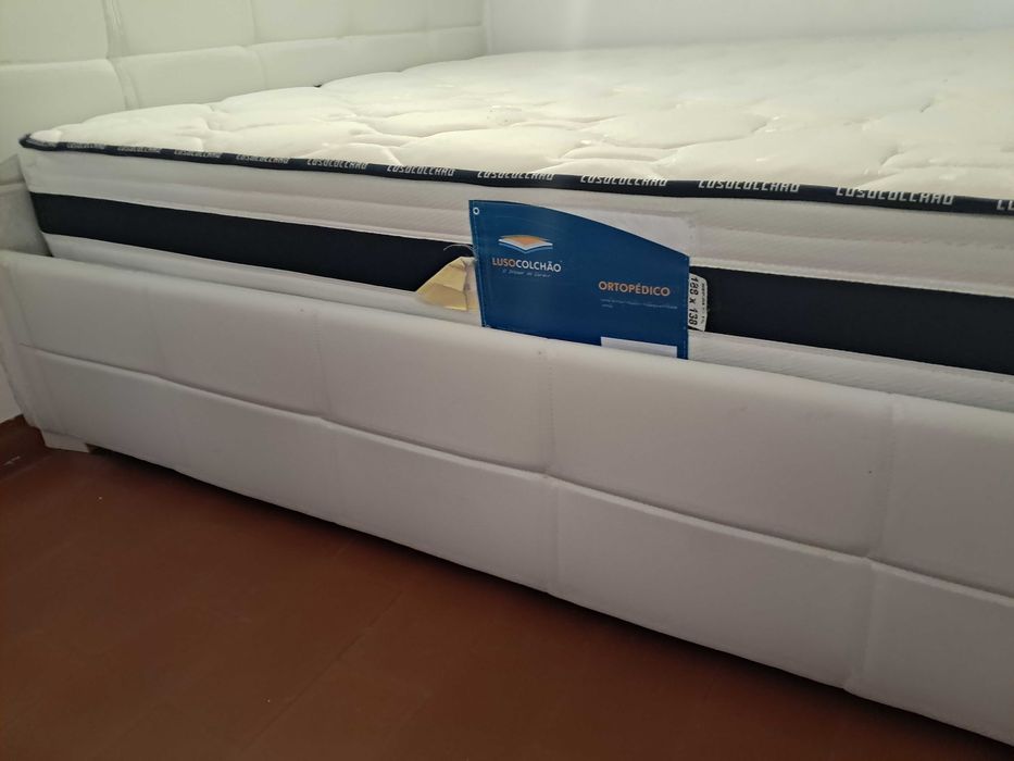 Vende-se cama somnier e colchão em muito bom estado