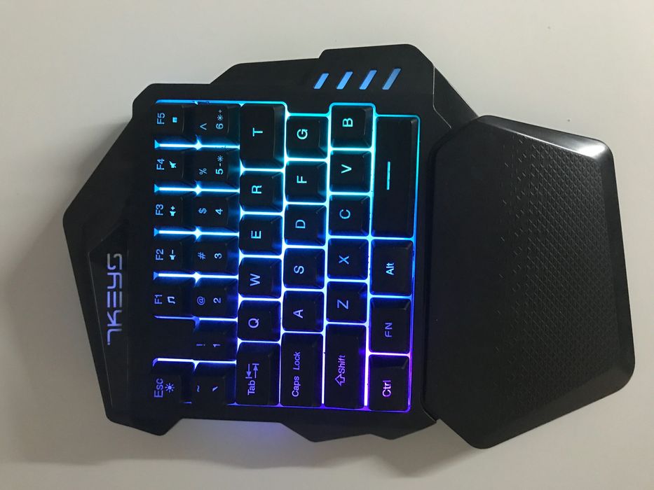 Бездротова геймерська клавіатура для однієї руки