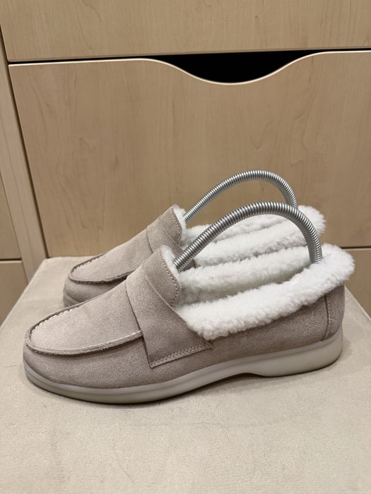 Лоферы бежевые замшевые и белый мех 38 р