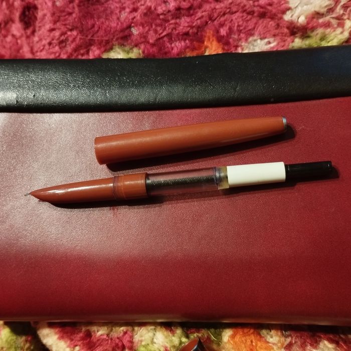 Чернильная ручка в отличном состоянии