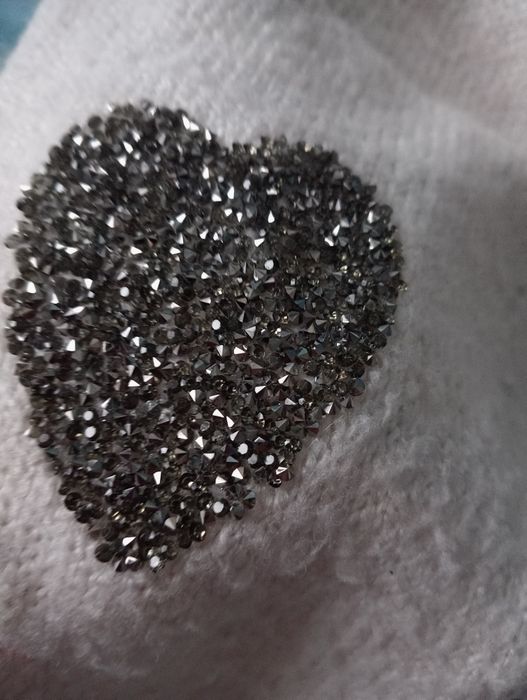Piękny sweter damski w serduszka z kamieni roz M
