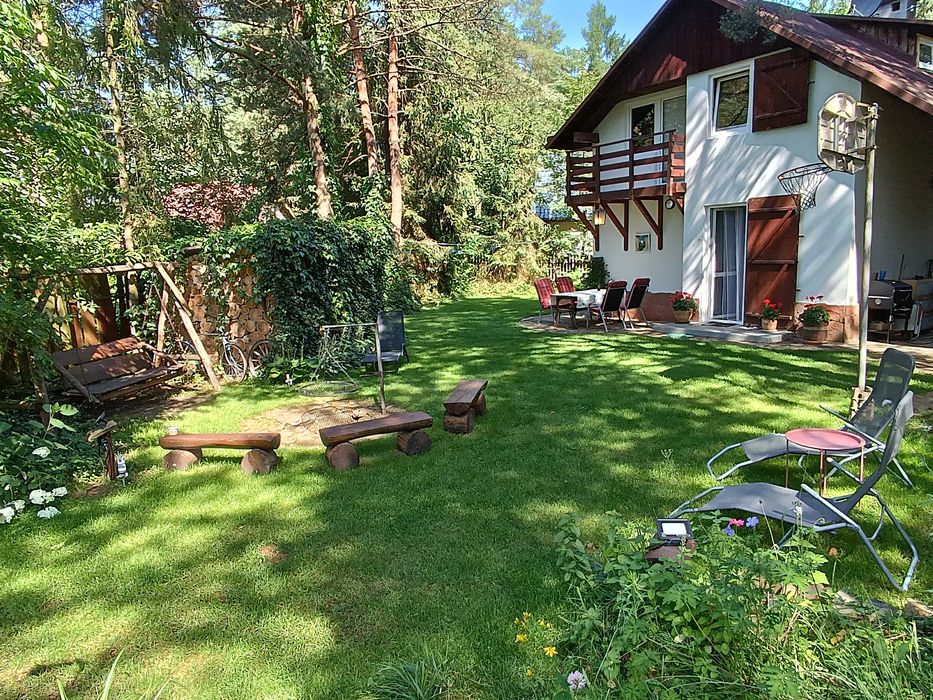 Domek z basenem w Radawie