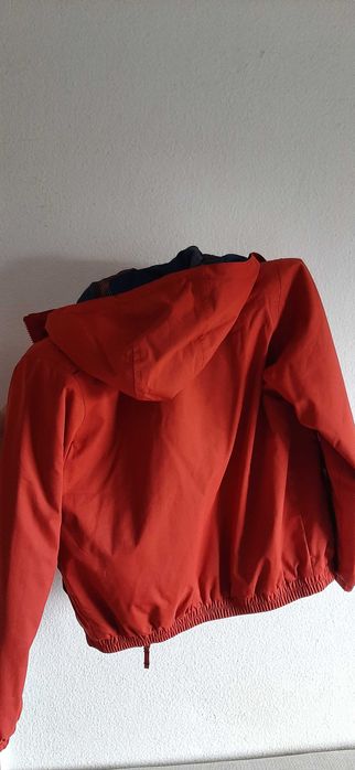 Kispo de rapaz de 4 a 5 anos em bom estado