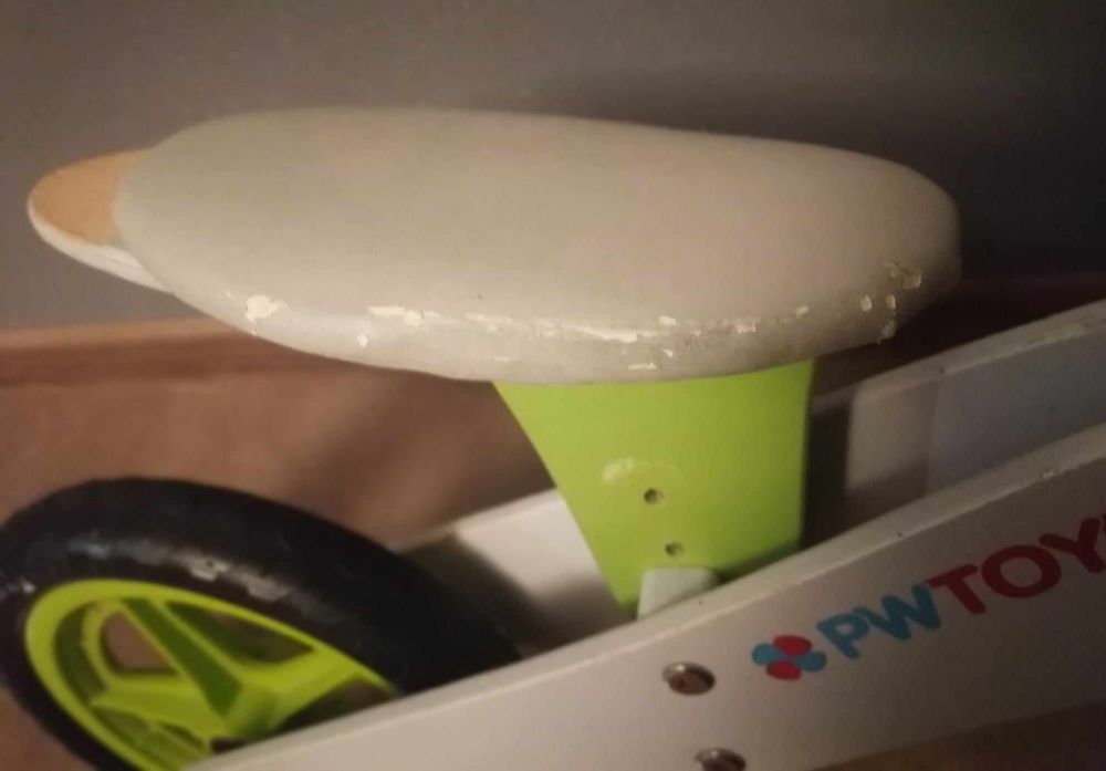 Rowerek biegowy drewniany regulowany.