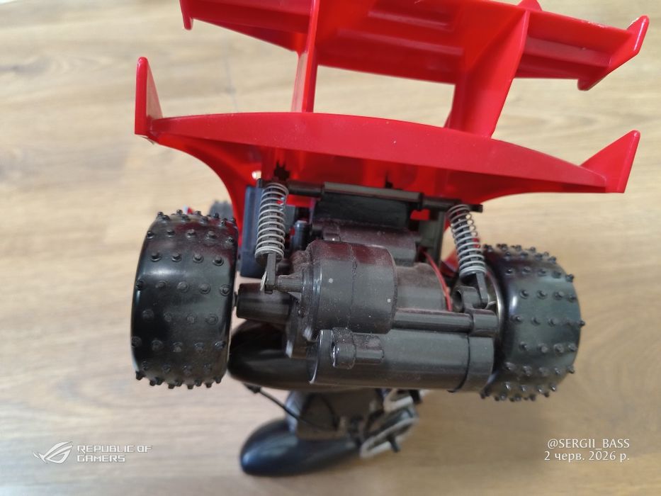 Радіокерована машинка "Гонка"/ RC Баггі на пульті керування