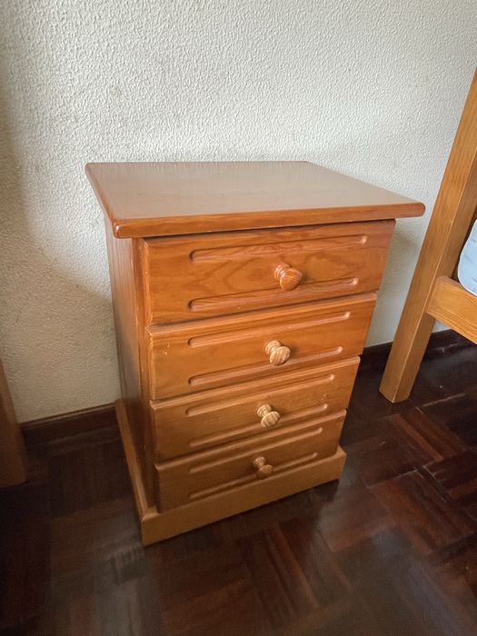 Conjunto de quarto duplo completo em madeira de pinho