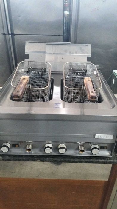 Vária gama de fritadeiras industriais