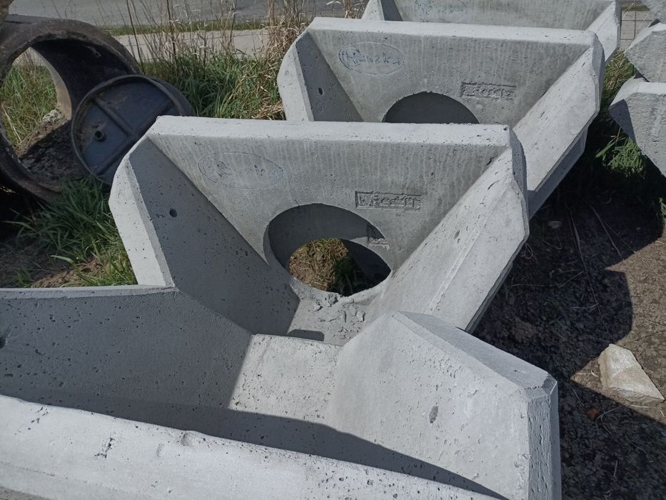 Zbrojona  ścianka przepustu fi 300mm. Zakończenie  przepustu,  p