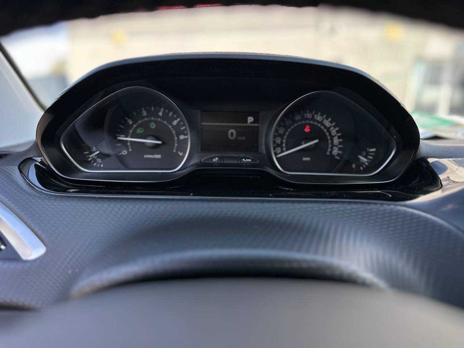 Peugeot 208 2019рік 1.2 Бензин Автомат