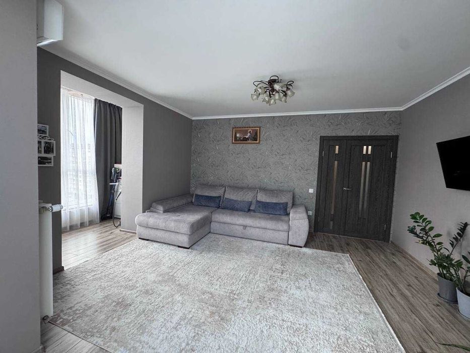 Продам простору 2-кімнатну квартиру