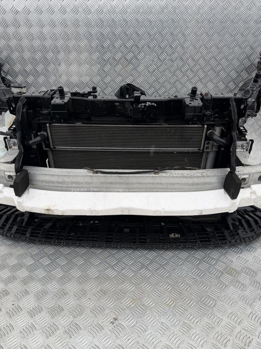 Pas przedni kompletny Toyota Prius 3 lift 1.8 hybryda