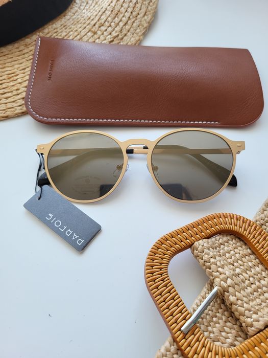 Złote okulary przeciwsłoneczne Parfois w etui z ekoskóry