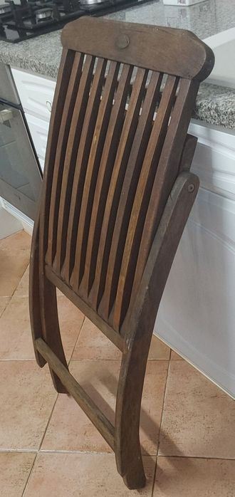 CADEIRA EM MADEIRA.ALMOFADA COSTAS E ASSENTO.Casa,Quarto,Sala,Cozinha.