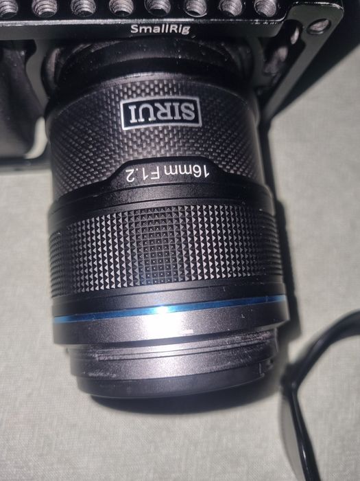 Objetiva Sirui 16mm 1.2 Sony Mount