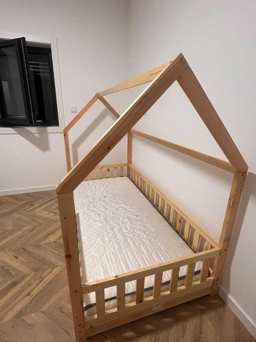 Cama infantil em madeira