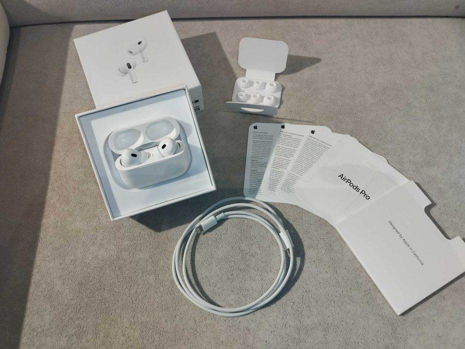 Airpods Pro 2 (2nd generation) with MagSafe Charging Case