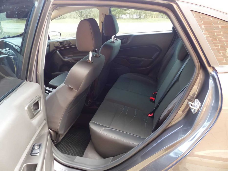 Ford Fiesta SE      2017