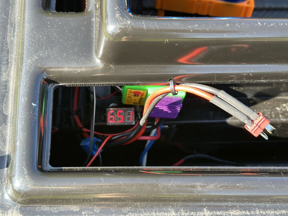 Łódka zanętowa Fischfeeder Profesional GPS Autopilot Toslon