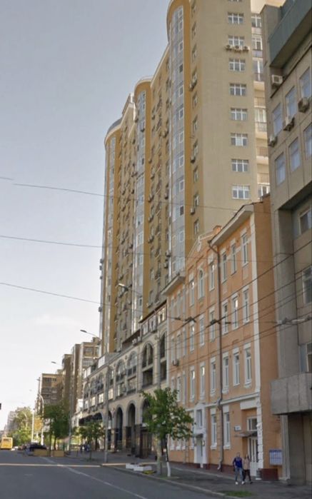 Видова простора двокімнатна квартира. Антоновича 72.