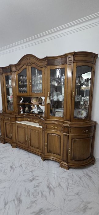 Móvel louceiro em madeira