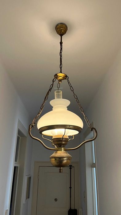 Candeeiro de teto vintage em latão e vidro opalino