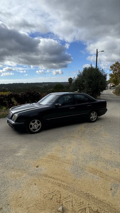 2000 Mercedes-Benz E220 — photo 5