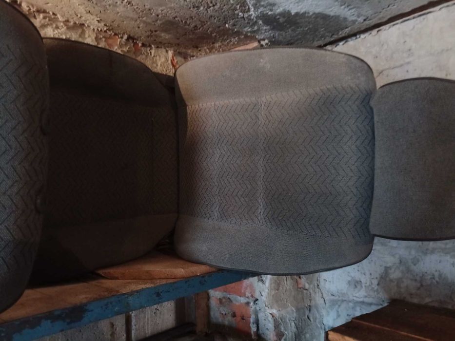 Передние сидения Мазда 626 86 год хетчбек ткань. Цена за пару