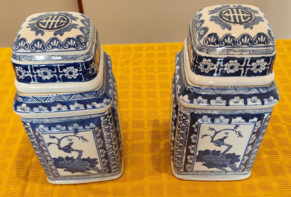 Par de Potes em Porcelana. Artesanato chinês.