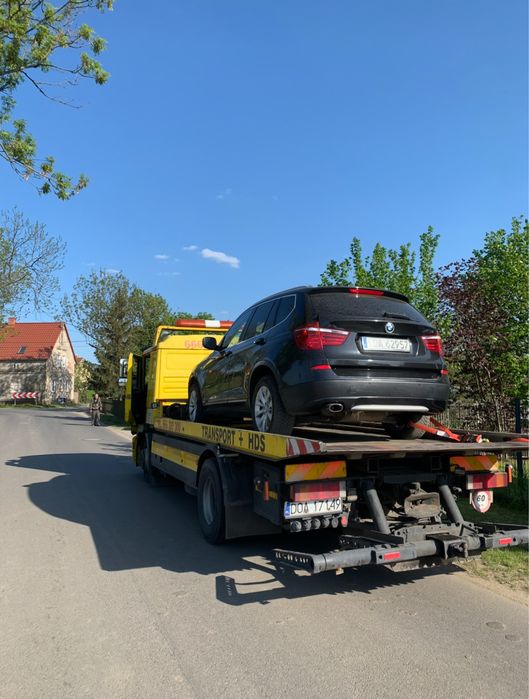 Pomoc drogowa autolaweta transport holowanie