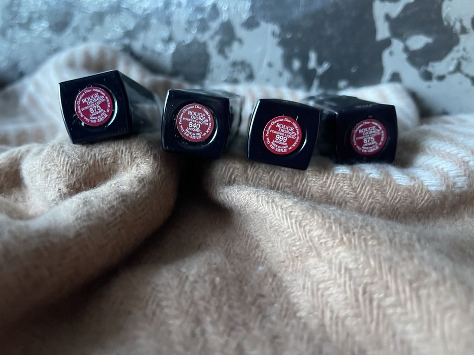 Косметика Dior.