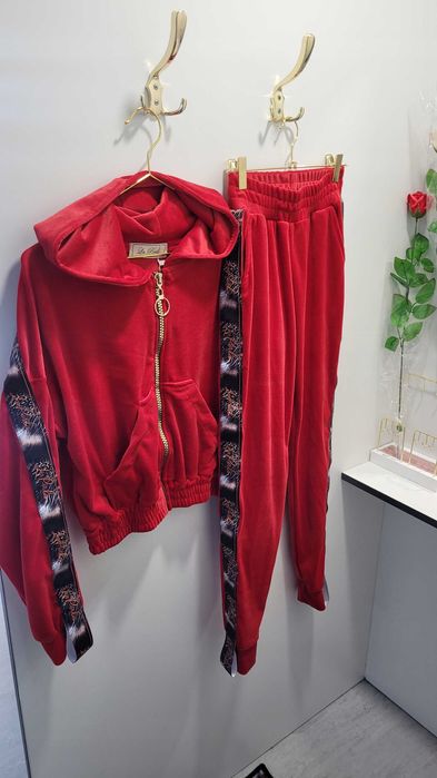 La perla new model dres welurowy lampas welur czerwony M