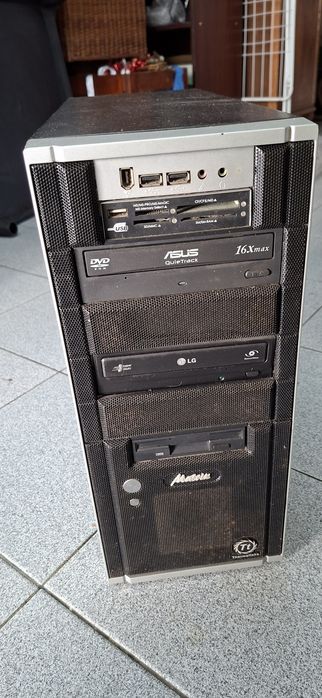 Torre com leitor de cd e gravador de dvd