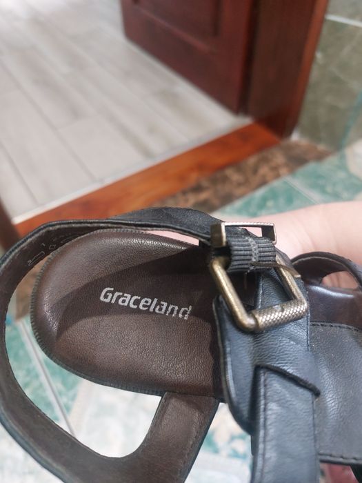 Шкіряні босоніжки.