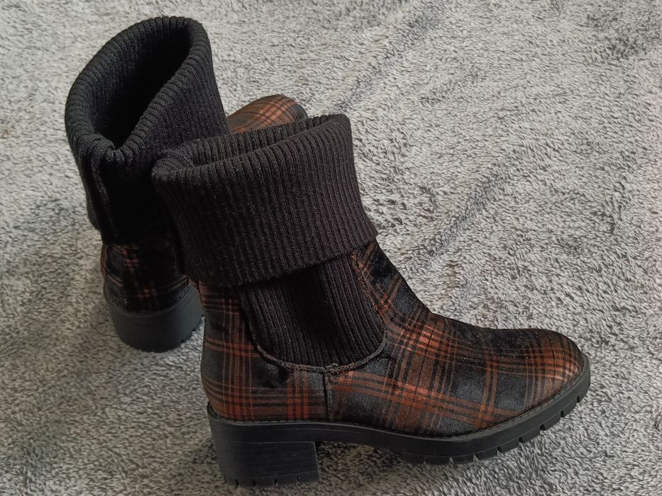 Botki w krate z materiałową cholewką 37