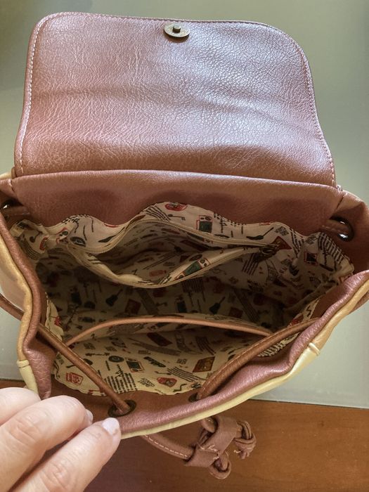 Mochilas  de menina e senhora