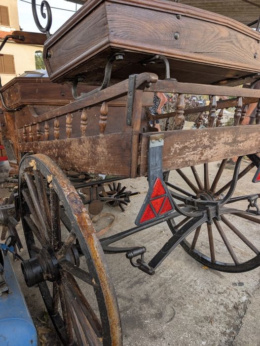 Charrete castanha antiga – para restauração ou decoração