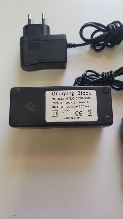 Ładowarka do baterii latarki Mactronic