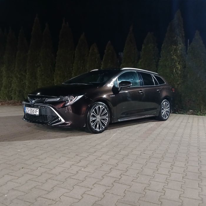 Toyota Corolla e21 Kombi  2.0 Hybryda (Executve) full opcja