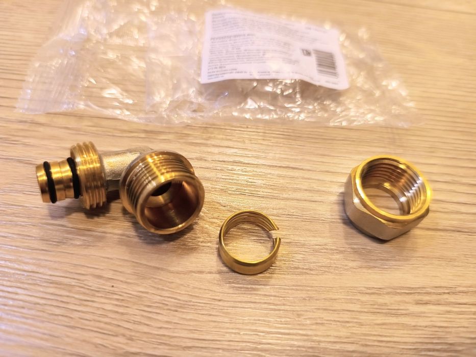 Załącznik PEX 16 kątowy 1/2